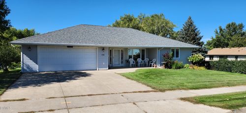 1096 E Turnpike Ave, Bismarck, ND, 58501-1927 | Card Image