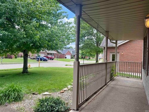 9140 Southport Dr, Evansville, IN, 47711-1085 | Card Image