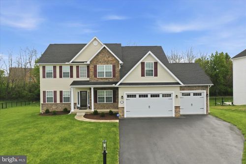 153 Delanie Dr, GREENCASTLE, PA, 17225-8784 | Card Image