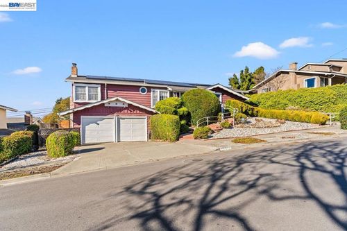 674 Gleneagle Ave, Hayward, CA, 94544-7206 | Card Image