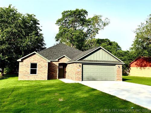 107 W Jones Ave, Calera, OK, 74730-1519 | Card Image