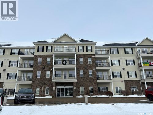 910 Main St, Humboldt, SK, S0K2A1 | Card Image