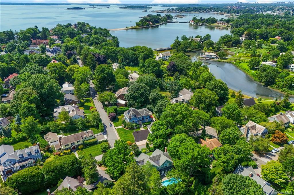 Hazel Ln, Larchmont, NY 10538