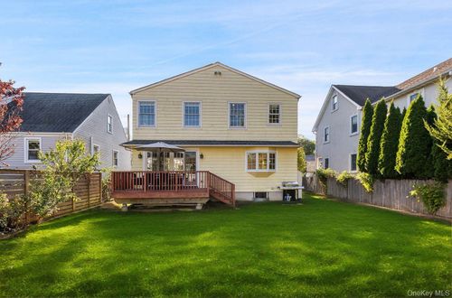 215 Frank Ave, Mamaroneck, NY, 10543-2811 | Card Image