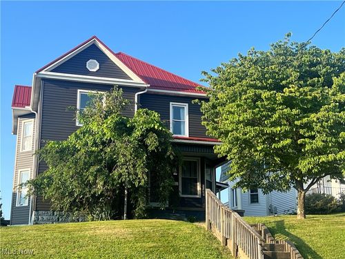 423 W Main St, Barnesville, OH, 43713-1035 | Card Image