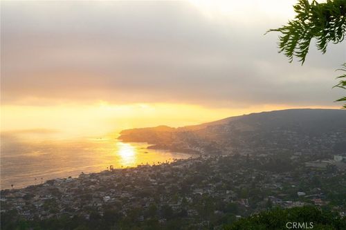 1029 Baja St, Laguna Beach, CA, 92651-3456 | Card Image