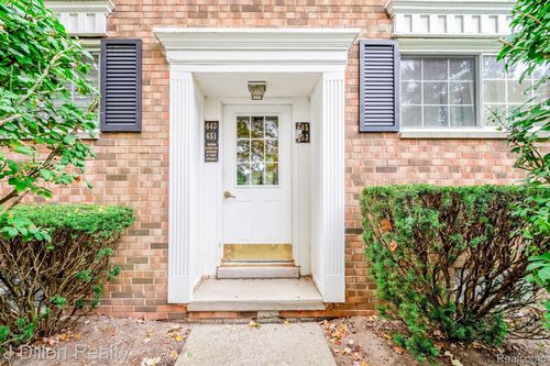 49-653 E Fox Hills Dr, Bloomfield Hills, MI, 48304-1305 | Card Image