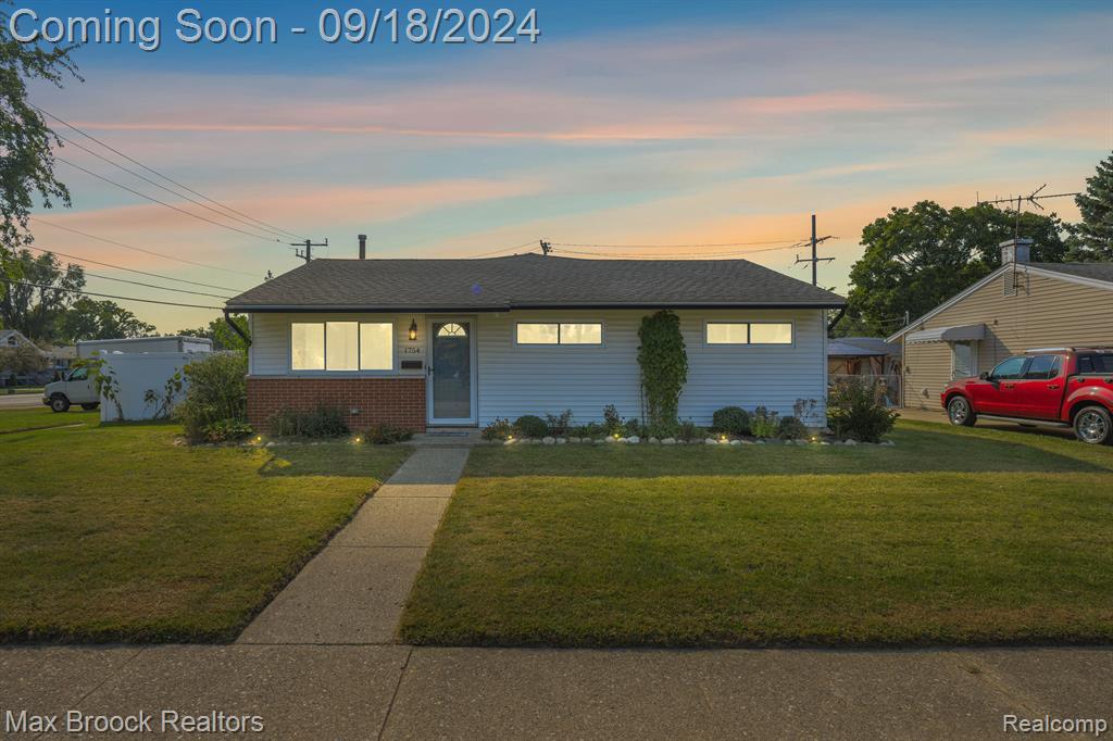 Walton St, Westland, MI 48186