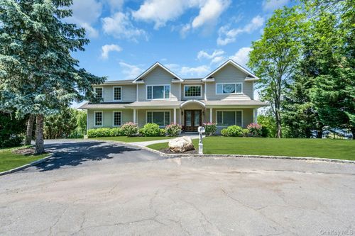 12 Barbara Ln, Glen Cove, NY, 11542-1209 | Card Image