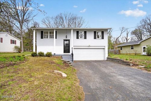 20 Wampum Dr, Saratoga Springs, NY, 12866-8939 | Card Image