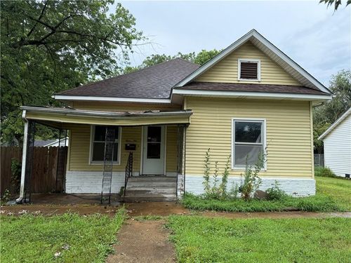 310 N 30th St, Parsons, KS, 67357-2418 | Card Image