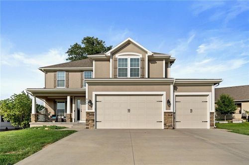 813 Se Oriole Ct, Blue Springs, MO, 64014-4829 | Card Image