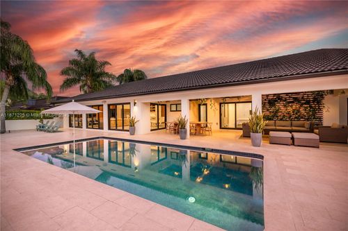 2925 Ne 164th St, North Miami Beach, FL, 33160-4112 | Card Image