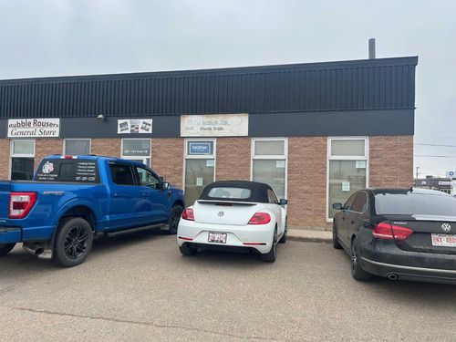 902 16 Street Sw, Medicine Hat, AB, T1A8A4 | Card Image