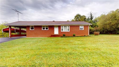 140 Westwood Dr, Mount Airy, NC, 27030-1848 | Card Image