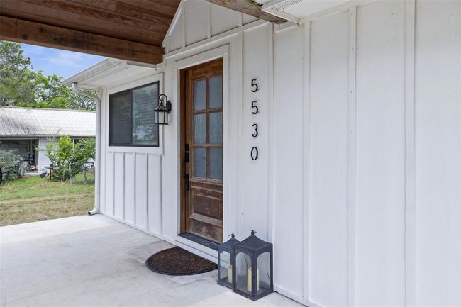 5530 Us Highway 90 A W, House other with 4 bedrooms, 2 bathrooms and 2 parking in Shiner TX | Image 5