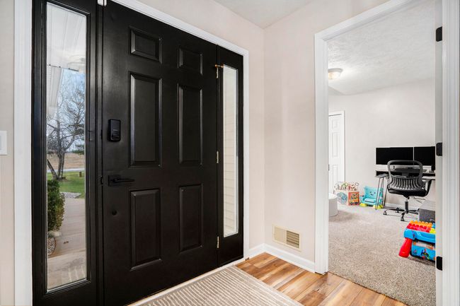 Entry with Office/Den | Image 23