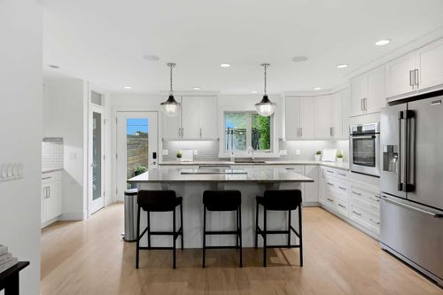 2040 31 Ave Sw, Calgary, AB, T2T1T2 | Card Image