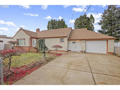 1515 Ne 118 Th Ave, House other with 3 bedrooms, 2 bathrooms and 1 parking in Portland OR | Image 2