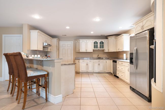 Large Kitchen | Image 10