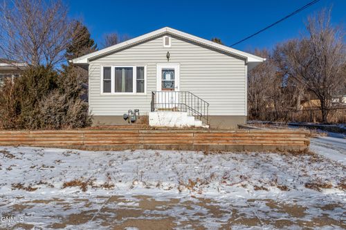 225 9th Street E, Dickinson, ND, 58601 | Card Image