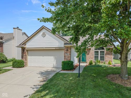 9776 Overcrest Dr, Fishers, IN, 46037-8927 | Card Image