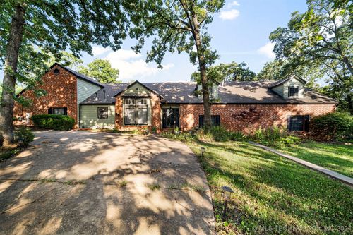 810 Hunters Point, Catoosa, OK, 74015 | Card Image