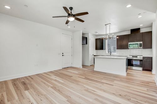 4-4127 E 12th St, Austin, TX, 78721-1959 | Card Image