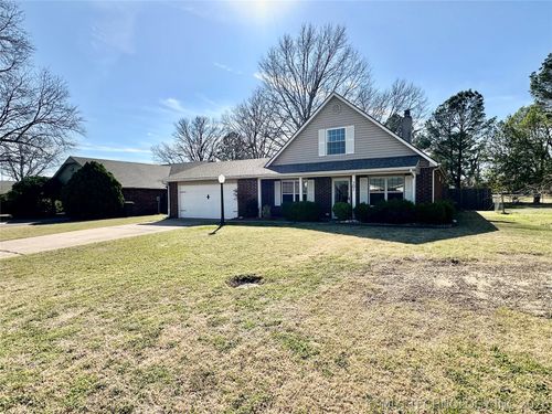 201 Gawf Ln, Muskogee, OK, 74403-6136 | Card Image