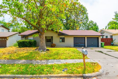 1208 E Timberview Ln, Arlington, TX, 76014-1473 | Card Image
