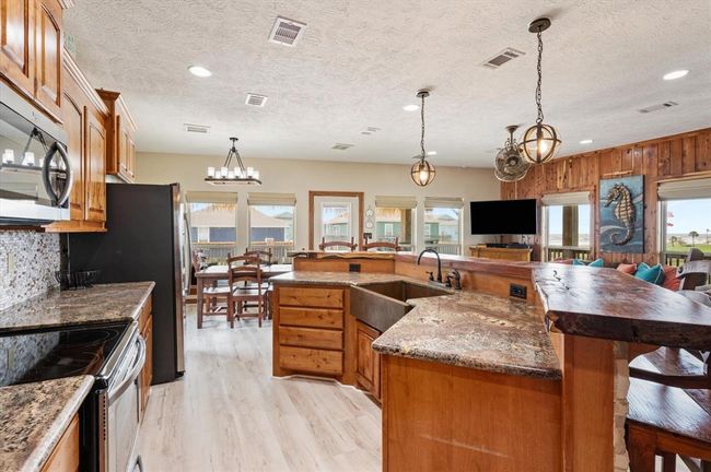 2757 Gulfview Ln, House other with 3 bedrooms, 3 bathrooms and 1 parking in Crystal Beach TX | Image 20