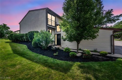 14977 Pine Valley Trl, Middleburg Heights, OH, 44130-5524 | Card Image
