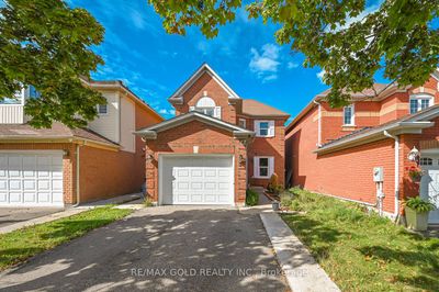 39 Blue Spruce St, House other with 3 bedrooms, 4 bathrooms and 5 parking in Brampton ON | Image 1