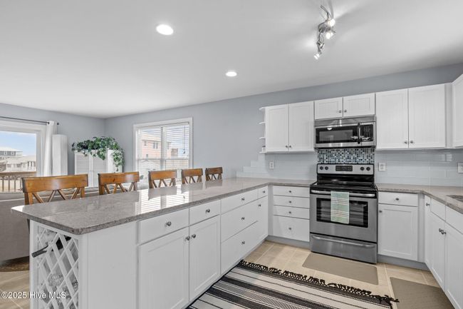 1 - 208 Beaufort Ave, Condo with 2 bedrooms, 3 bathrooms and null parking in Atlantic Beach NC | Image 22