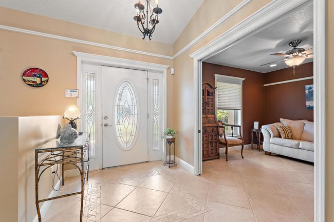 815 Sw Rustic Cir, House other with 3 bedrooms, 2 bathrooms and null parking in Stuart FL | Image 6