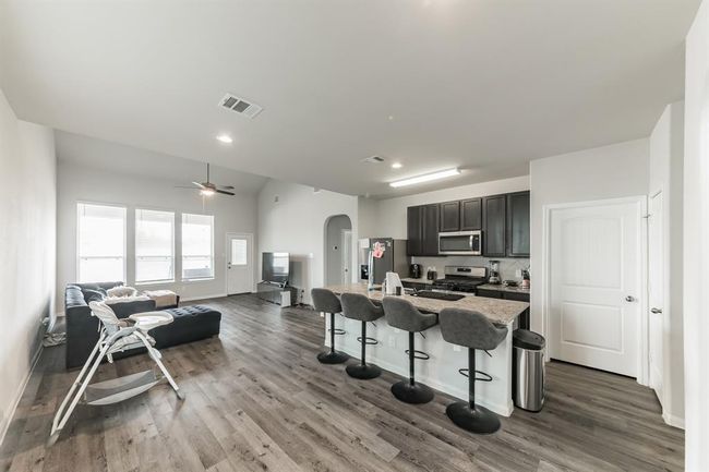 Kitchen/Family Room | Image 10