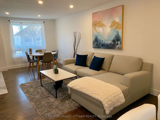 323 Montfort St, Home with 2 bedrooms, 3 bathrooms and 3 parking in Vanier ON | Image 5
