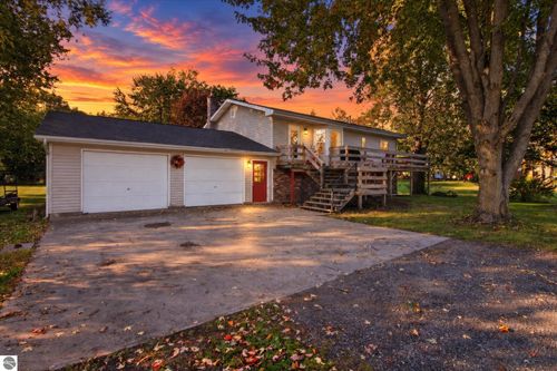 11575 5th St, Riverdale, MI, 48877-9206 | Card Image