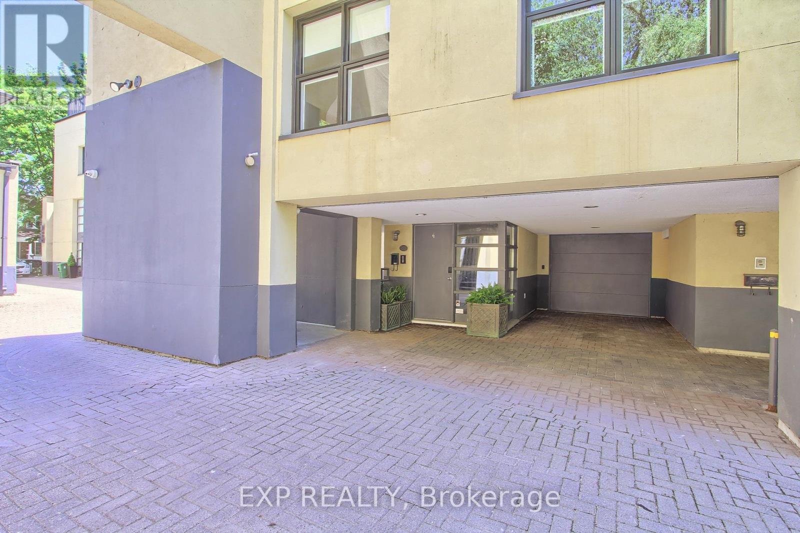 Residential Lease in Toronto (Cabbagetown-South St. James Town) 2