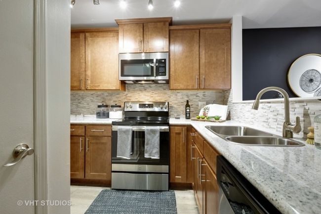 APT-1124 - 1630 Lincoln Meadows Cir, Condo with 2 bedrooms, 2 bathrooms and 2 parking in Schaumburg IL | Image 7