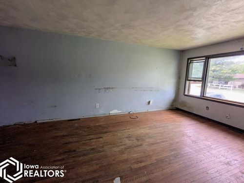 103 W Sherrie Ln, New London, IA, 52645-1046 | Card Image