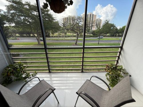 apt-217-20500 W Country Club Dr, Aventura, FL, 33180-1617 | Card Image