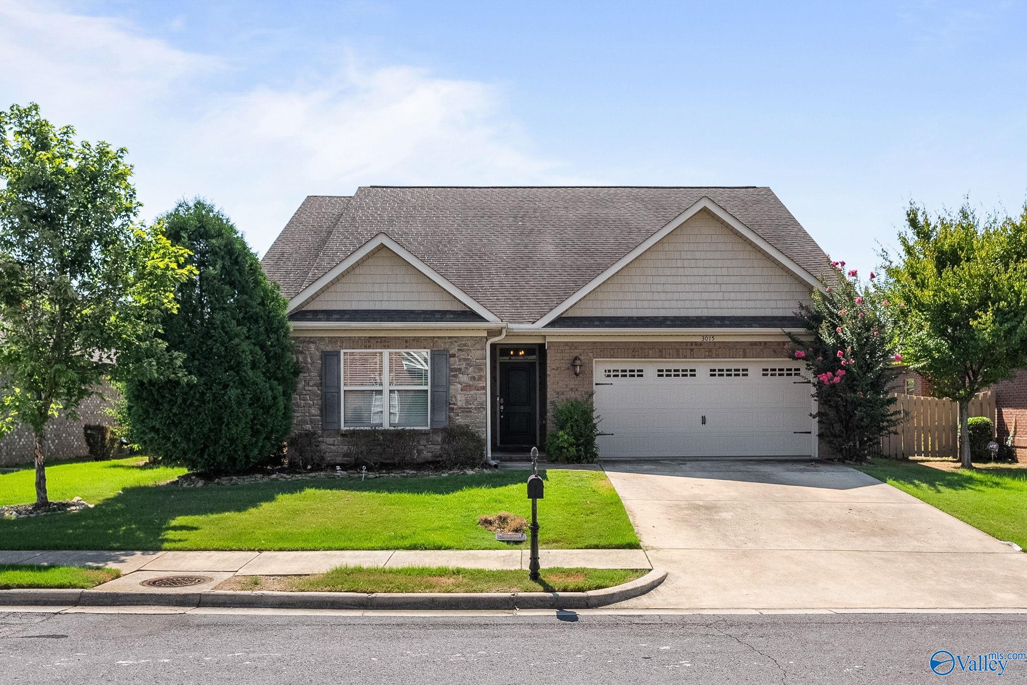 Mallard Point Dr, Owens Cross Roads, AL 35763