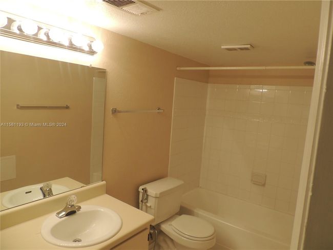 APT-4304 - 2846 S University Dr, Condo with 1 bedrooms, 1 bathrooms and null parking in Davie FL | Image 12