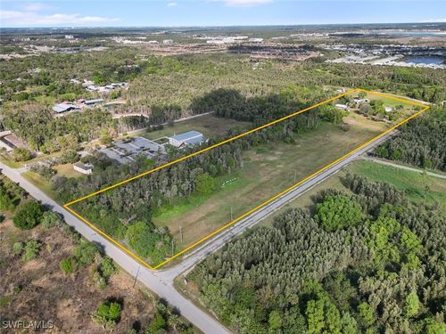 321 Brandy Ln, NAPLES, FL, 34114-2571 | Card Image