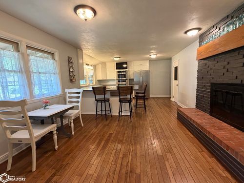 1104 S 13th Ave W, Newton, IA, 50208-5222 | Card Image
