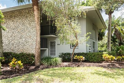 104 - 746 Eagle Creek Drive W, Condo with 1 bedrooms, 1 bathrooms and null parking in Naples FL | Image 2