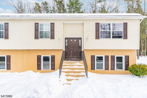 417 Deerfield Ln, Montague, NJ, 07827 | Card Image