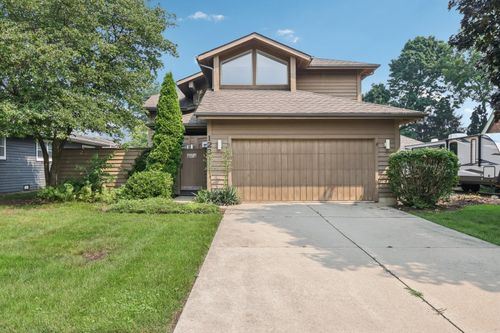 122 Courtland St, Mundelein, IL, 60060-2212 | Card Image