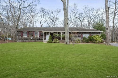 6625 Hortons Ln, Southold, NY, 11971-2415 | Card Image